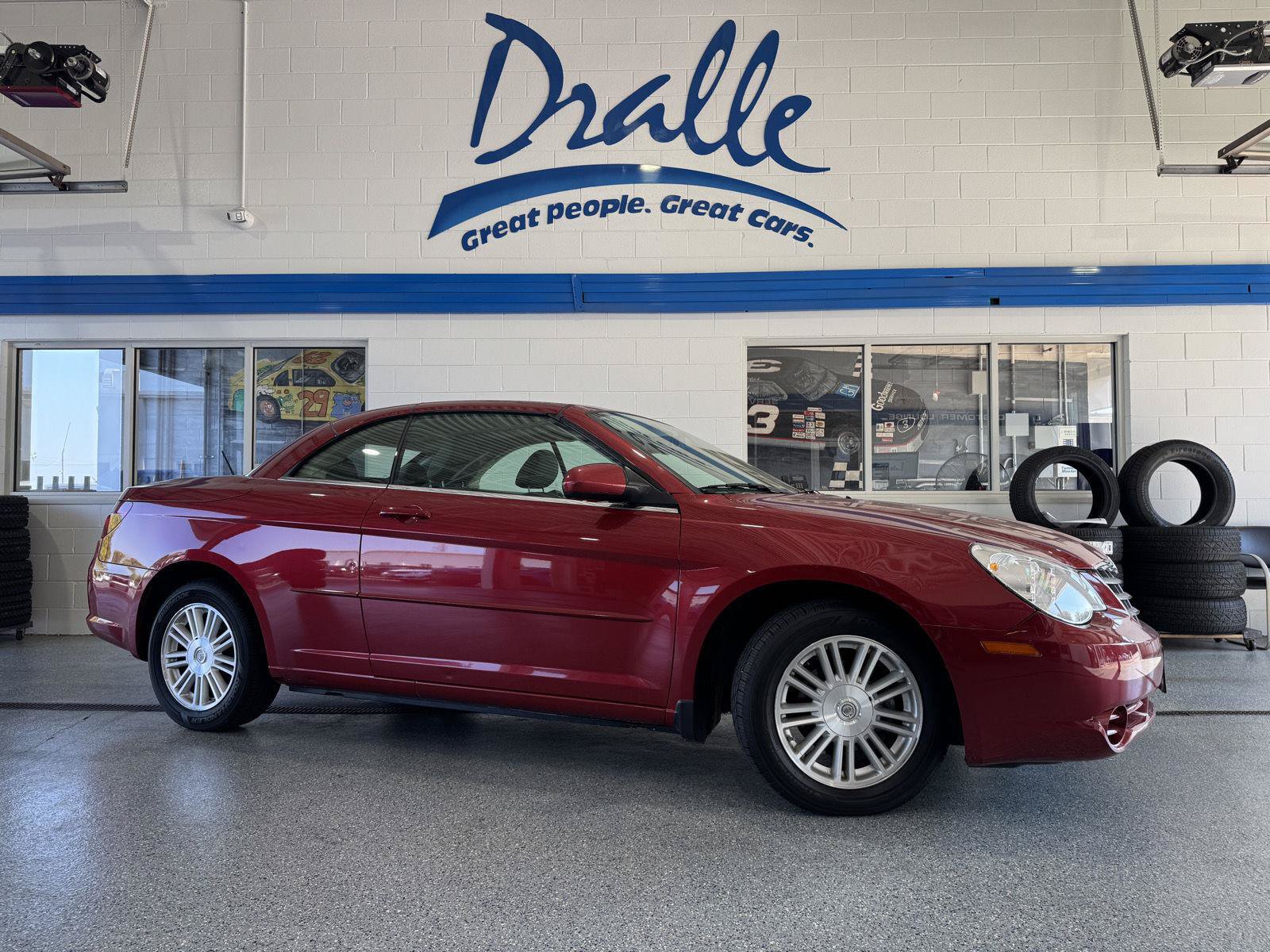 Used 2008 Chrysler Sebring Touring w/ Electronics Convenience Group FWD image 1