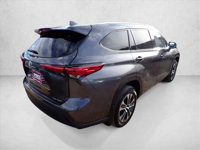 Used 2021 Toyota Highlander XLE video 4