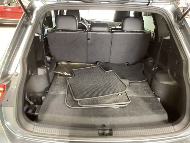 Certified 2023 Volkswagen Tiguan SE R-Line FWD image 25