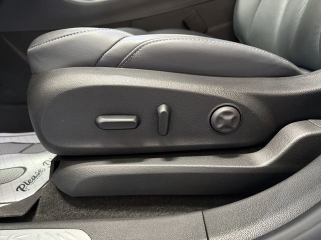 Certified 2020 Buick Envision Essence FWD image 12