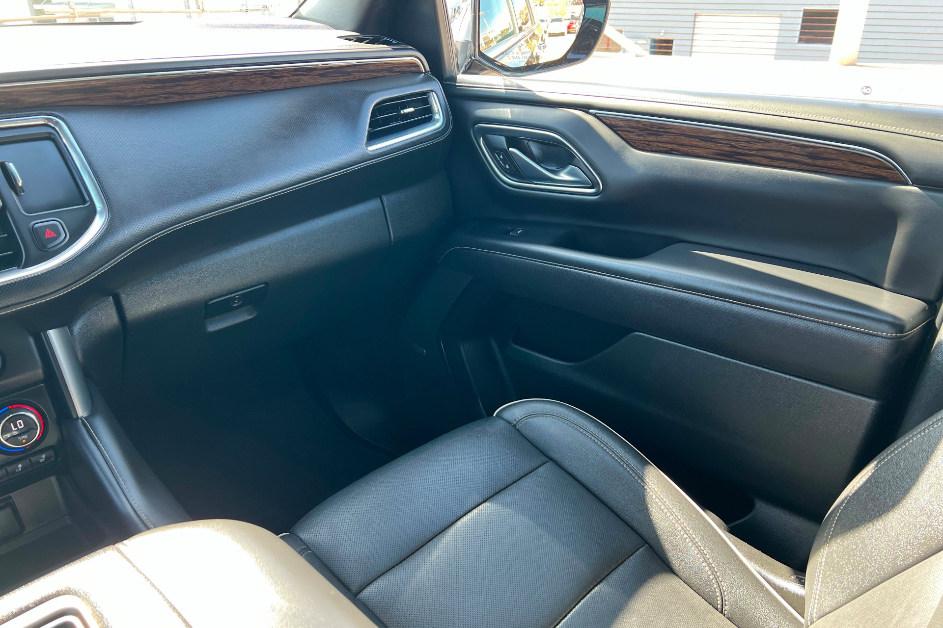 Used 2023 Chevrolet Suburban Premier AWD/4WD image 11