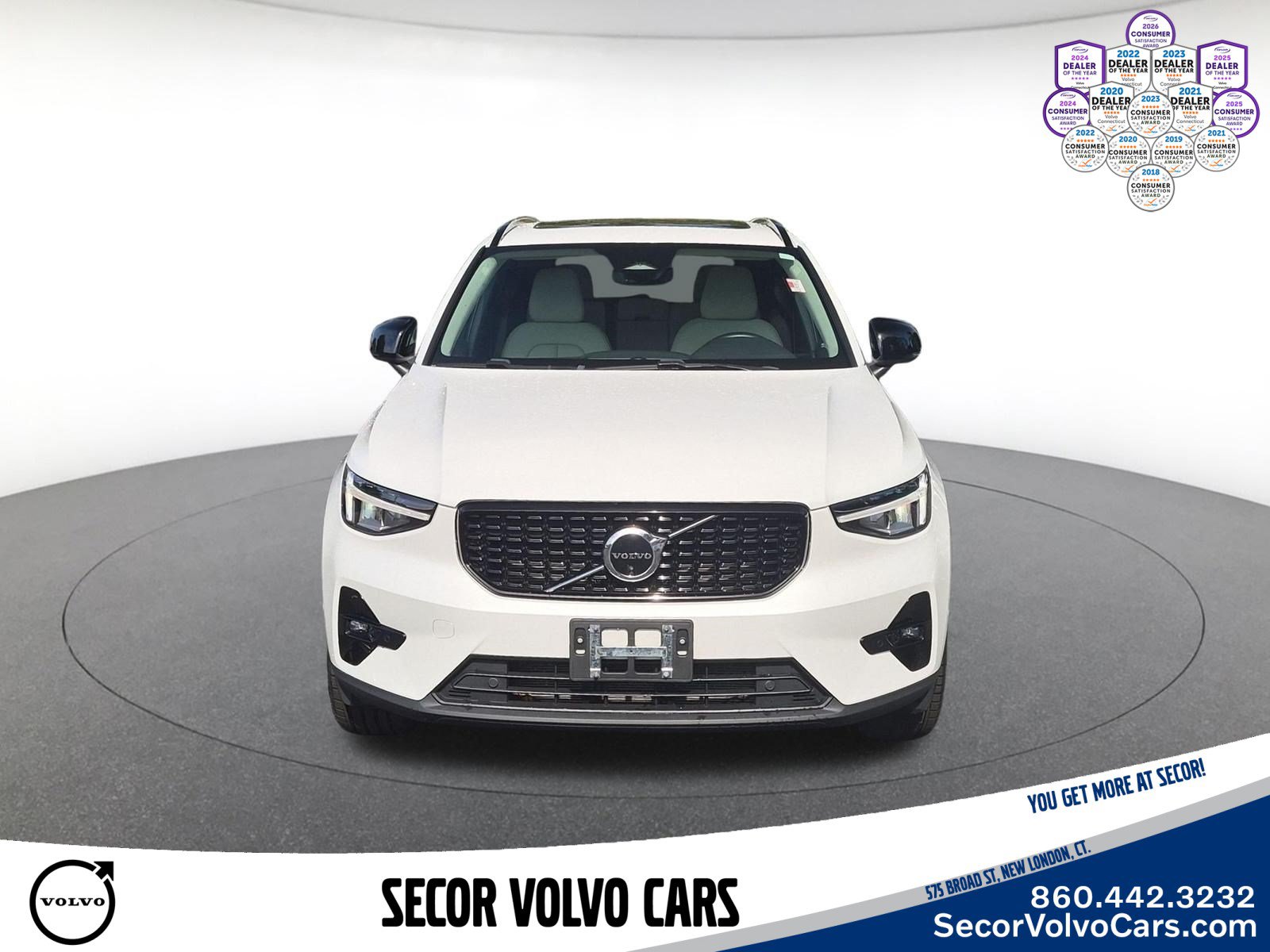 Used 2023 Volvo XC40 B5 Plus w/ Driver Assist Package AWD/4WD image 2