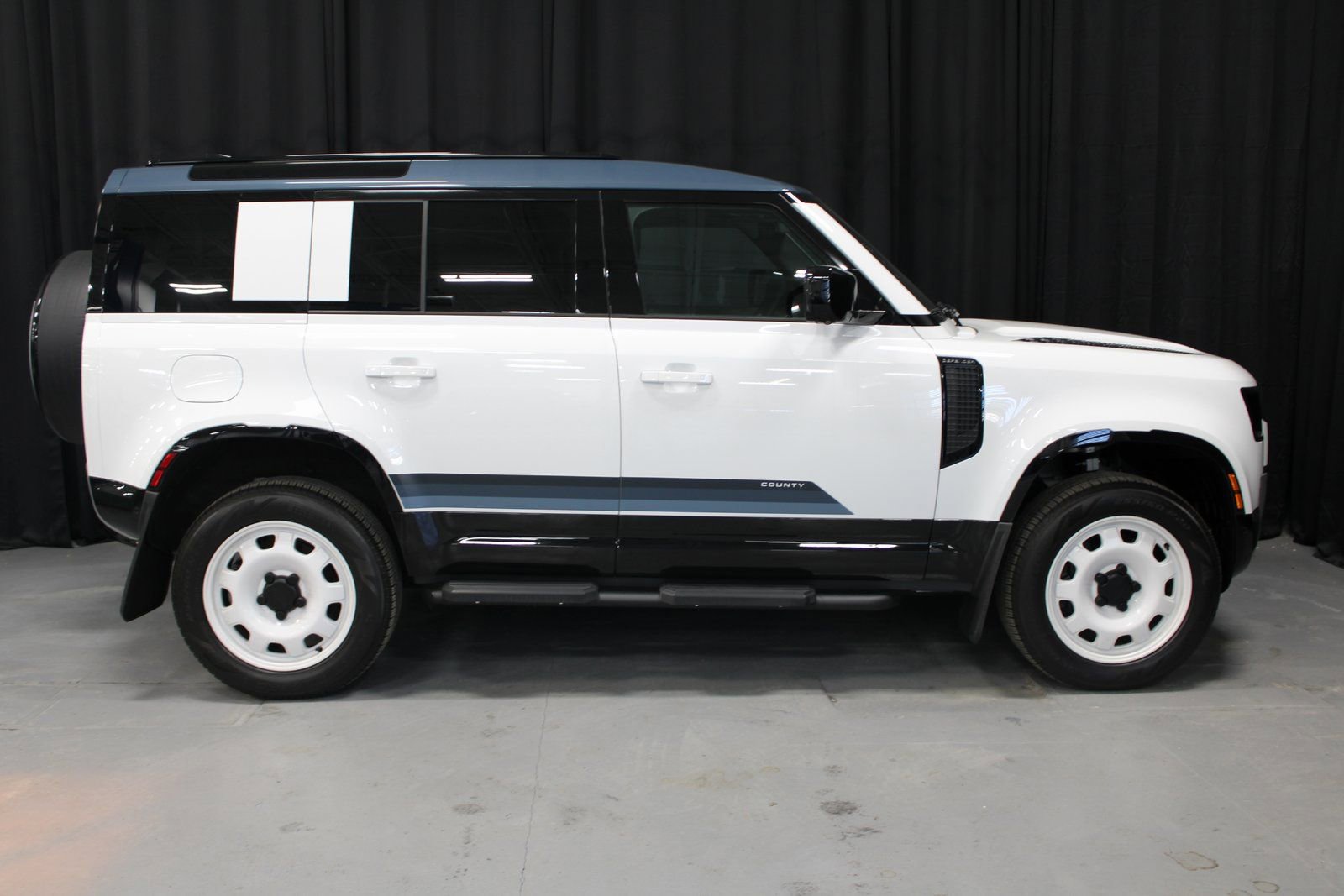 Used 2025 Land Rover Defender 110 S image 12