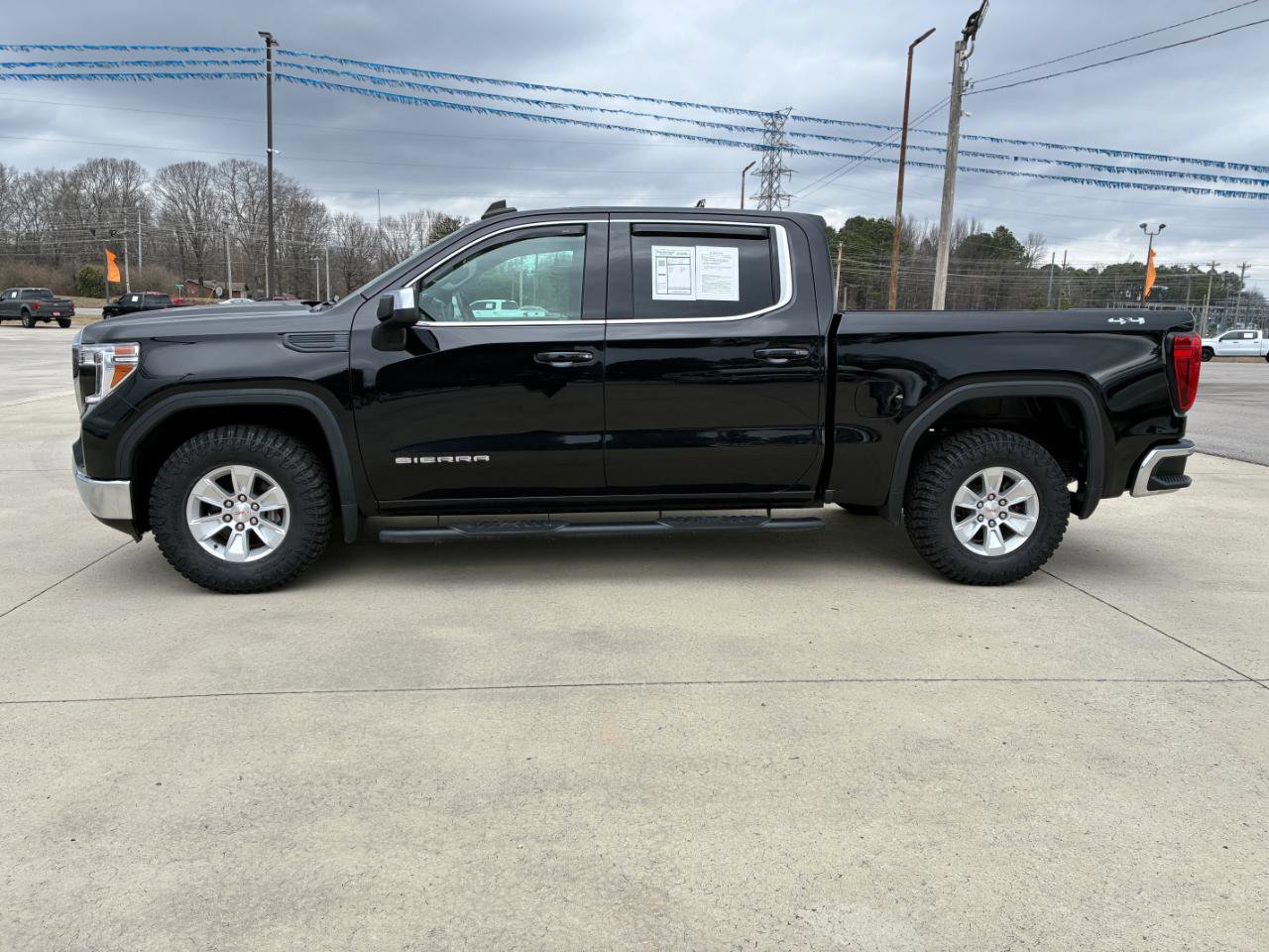 Used 2021 GMC Sierra 1500 SLE image 2