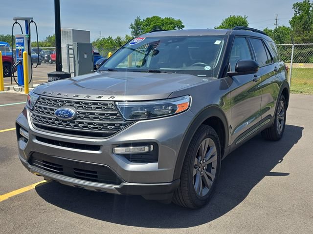 Certified 2023 Ford Explorer XLT w/ Equipment Group 202A AWD/4WD image 2