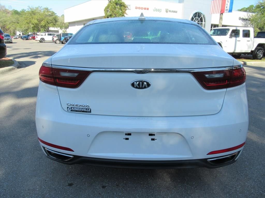 Used 2017 Kia Cadenza Premium w/ Luxury Package image 6