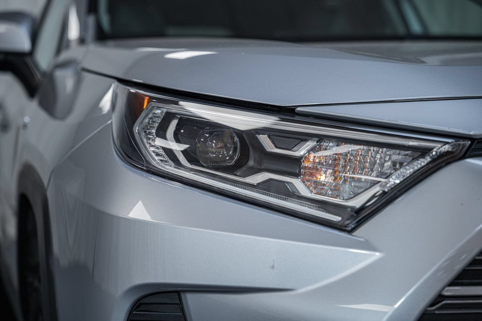 Used 2020 Toyota RAV4 Limited AWD/4WD image 12