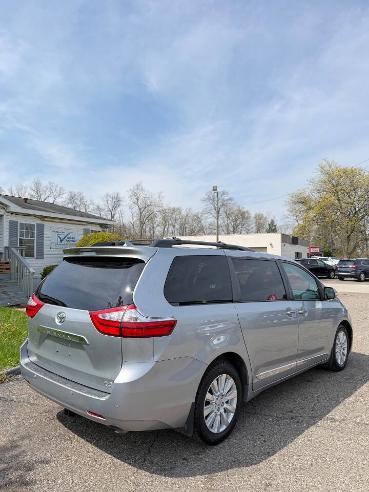 Used 2017 Toyota Sienna Limited Premium AWD/4WD image 5