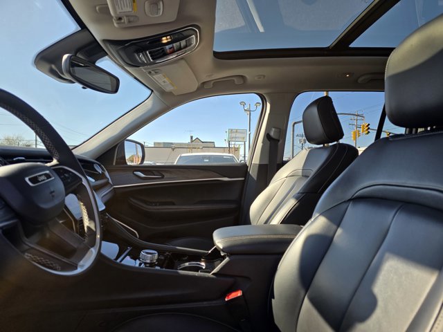 Used 2023 Jeep Grand Cherokee 4WD 4xe image 5