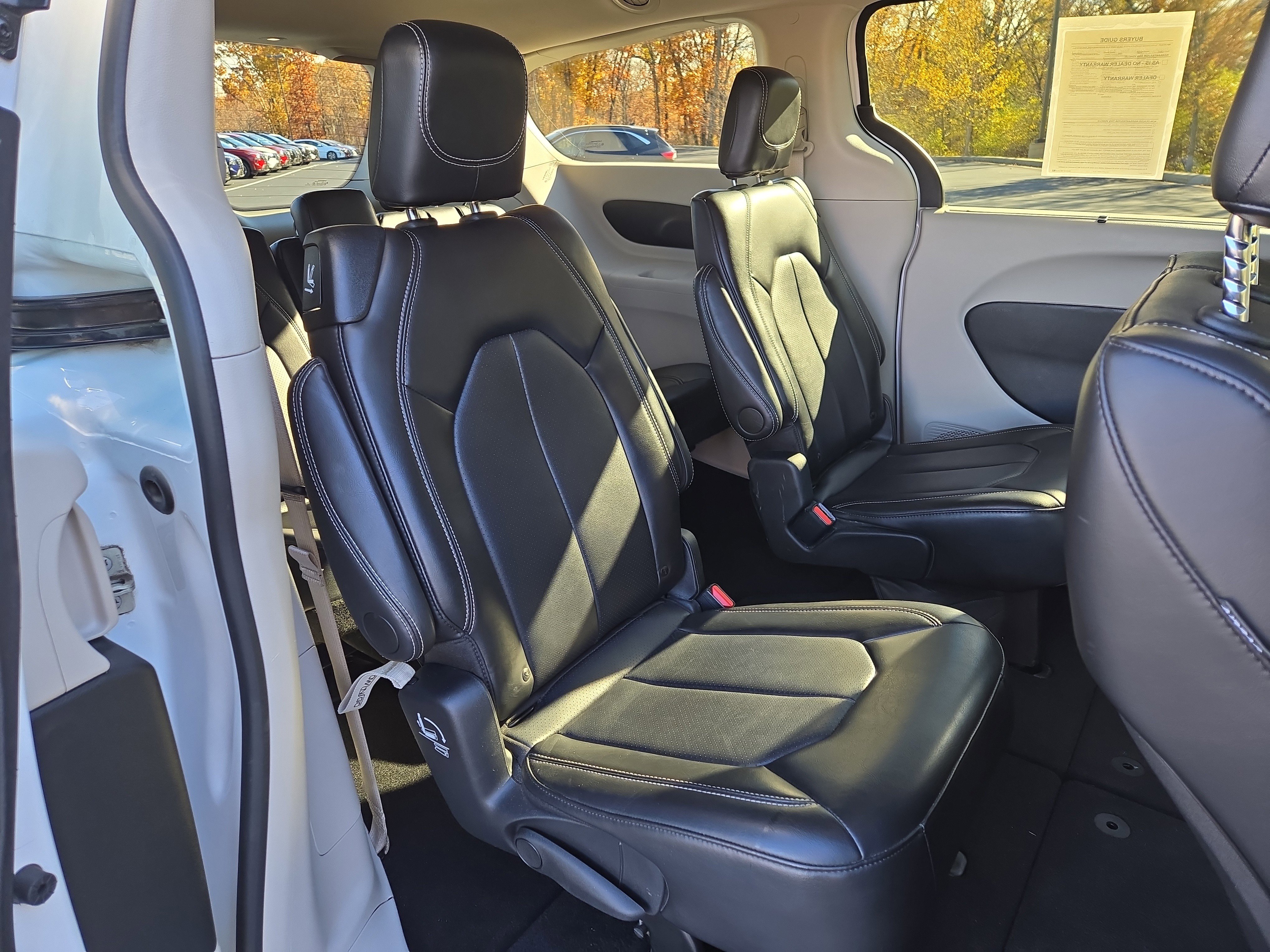 Used 2024 Chrysler Pacifica Touring-L image 28