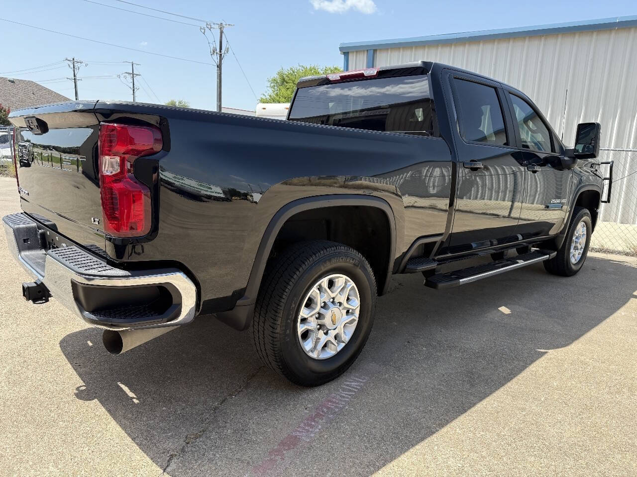 Used 2024 Chevrolet Silverado 2500 LT AWD/4WD image 6