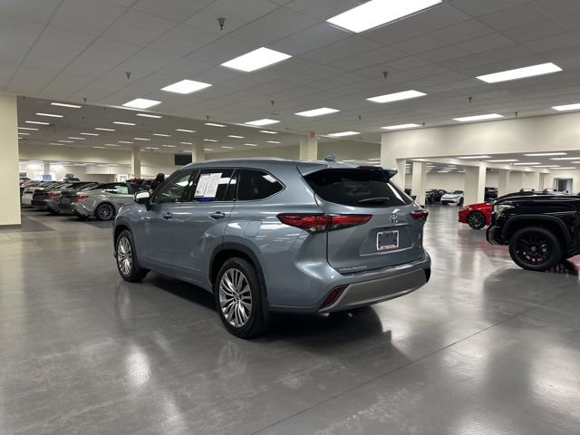Used 2023 Toyota Highlander Platinum image 5