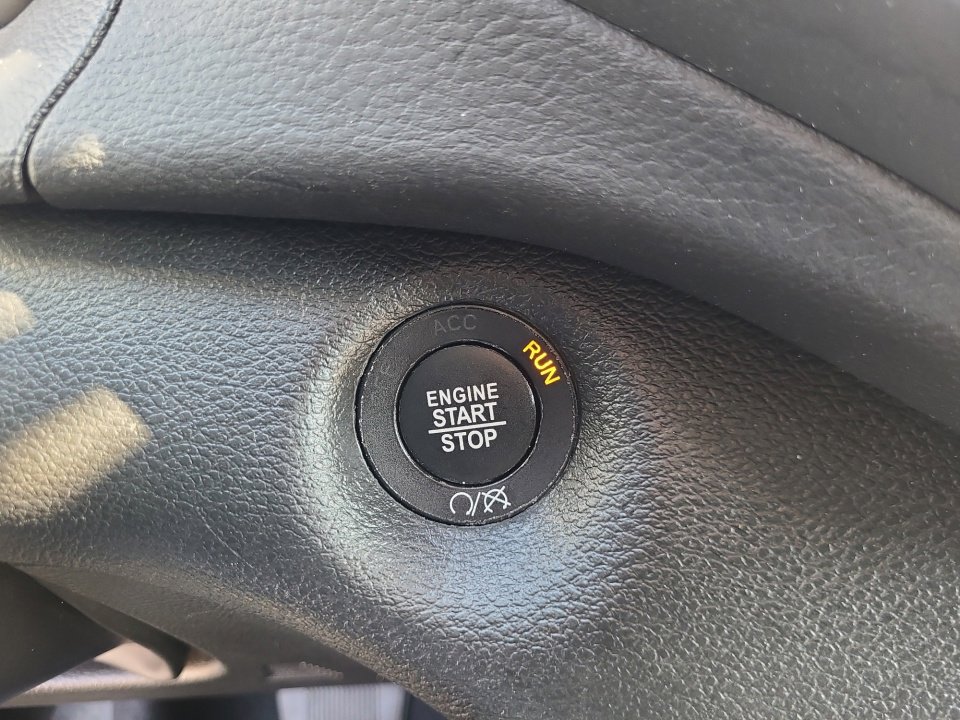 Used 2023 Jeep Cherokee Altitude Lux image 22