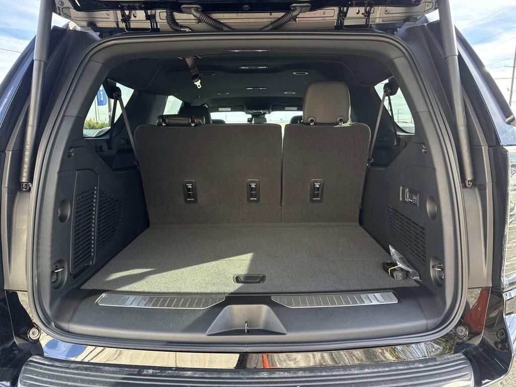 New 2026 Chevrolet Suburban Premier image 8