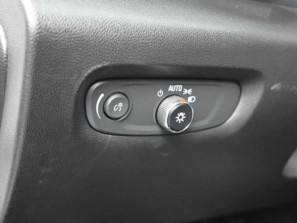 Used 2023 Chevrolet Traverse LT image 14