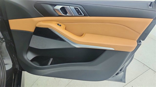 Used 2025 BMW X5 sDrive40i w/ M Sport Package image 25