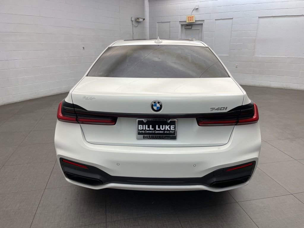 Used 2021 BMW 740i w/ M Sport Package RWD image 6