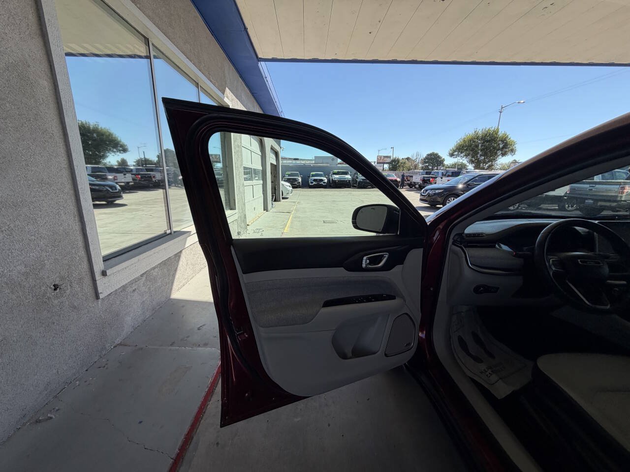 Used 2022 Jeep Compass Latitude w/ Sun and Sound Group AWD/4WD image 8