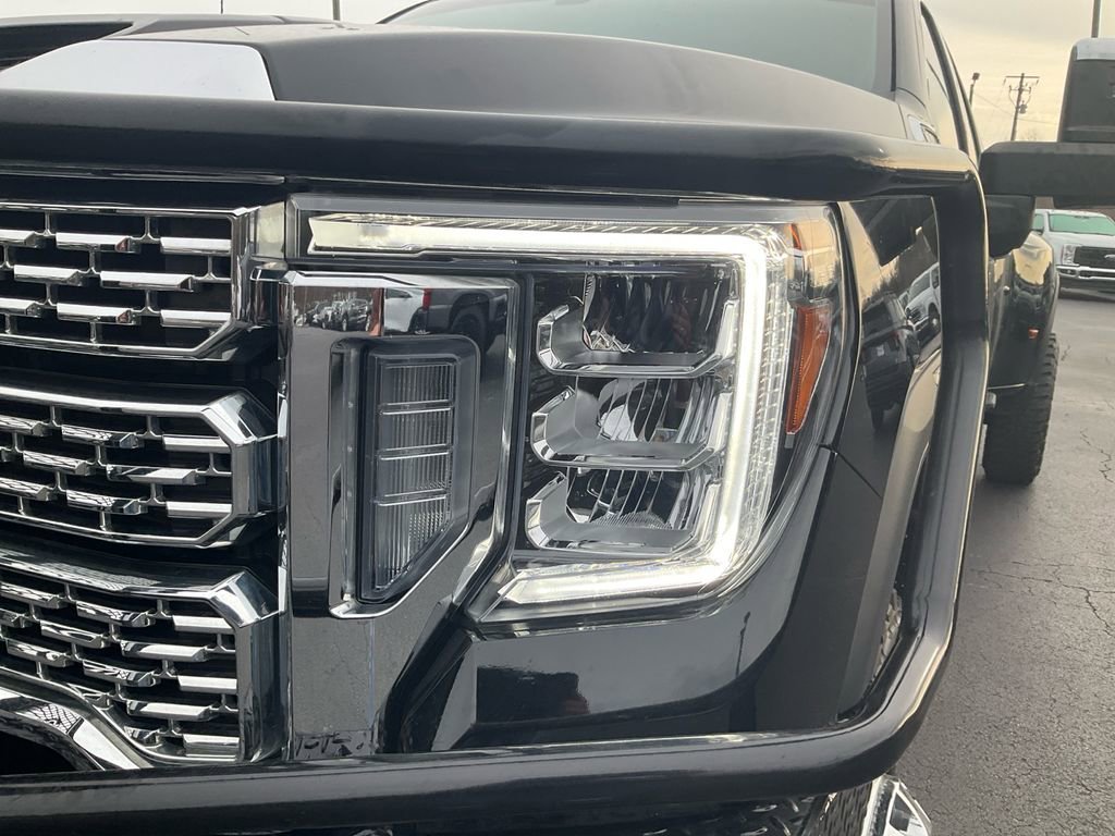 Used 2022 GMC Sierra 3500 Denali w/ Denali Ultimate Package image 9