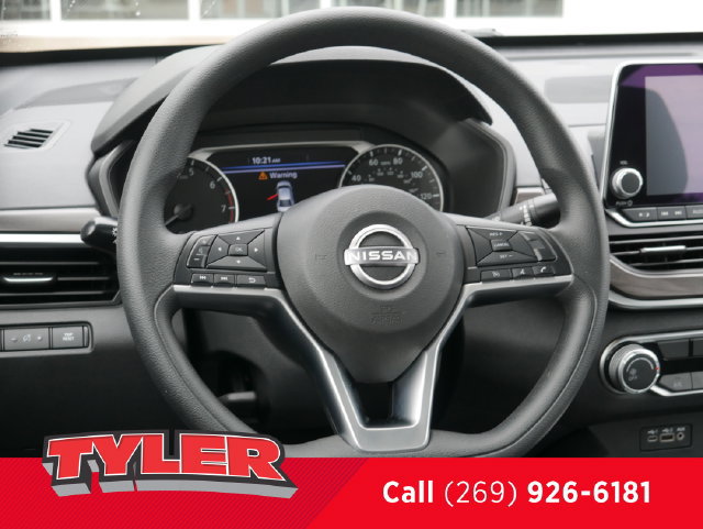 Used 2025 Nissan Altima 2.5 SV FWD image 37