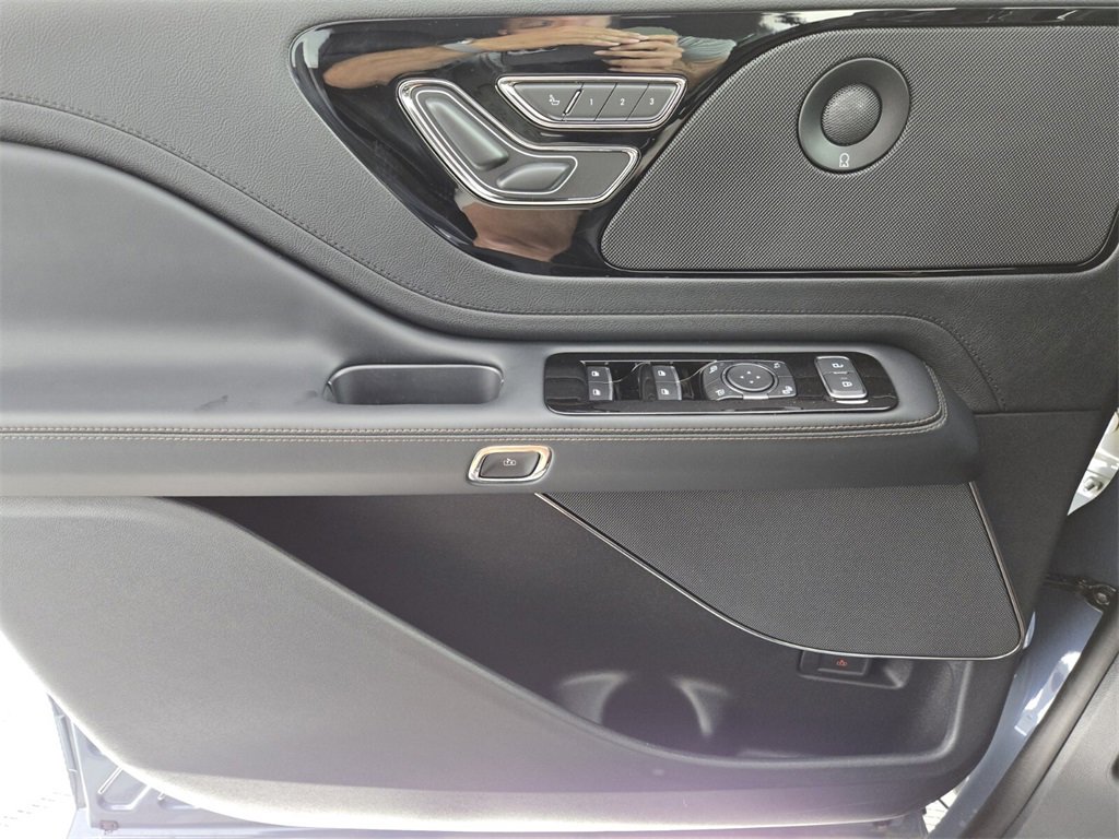 New 2025 Lincoln Aviator 2WD w/ Jet Appearance Package image 15