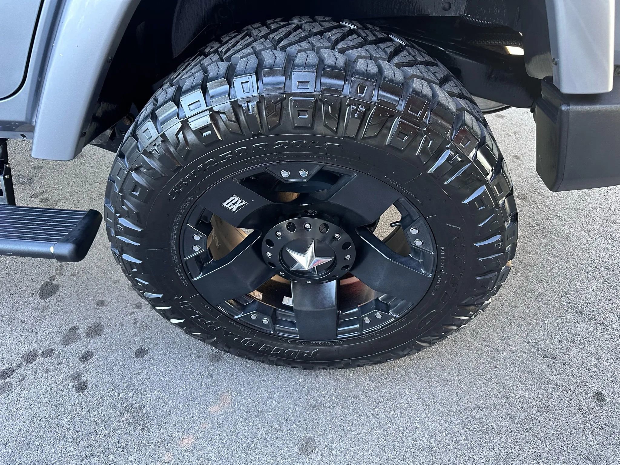 Used 2016 Jeep Wrangler Unlimited Sahara w/ Connectivity Group image 17