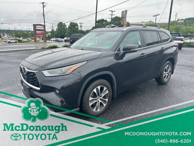 Used 2023 Toyota Highlander XLE AWD/4WD image 1