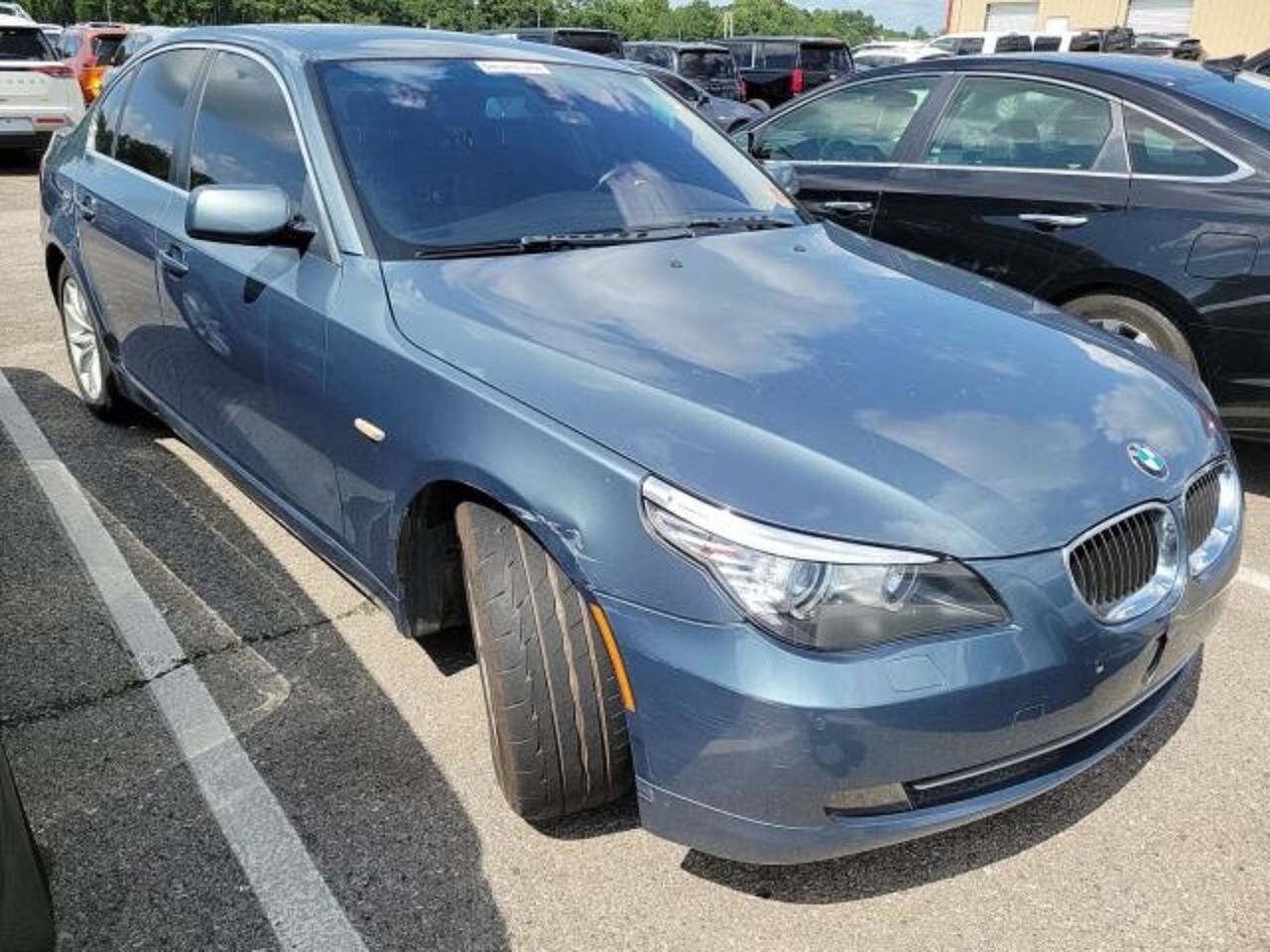 Used 2010 BMW 528i xDrive Sedan AWD/4WD image 8