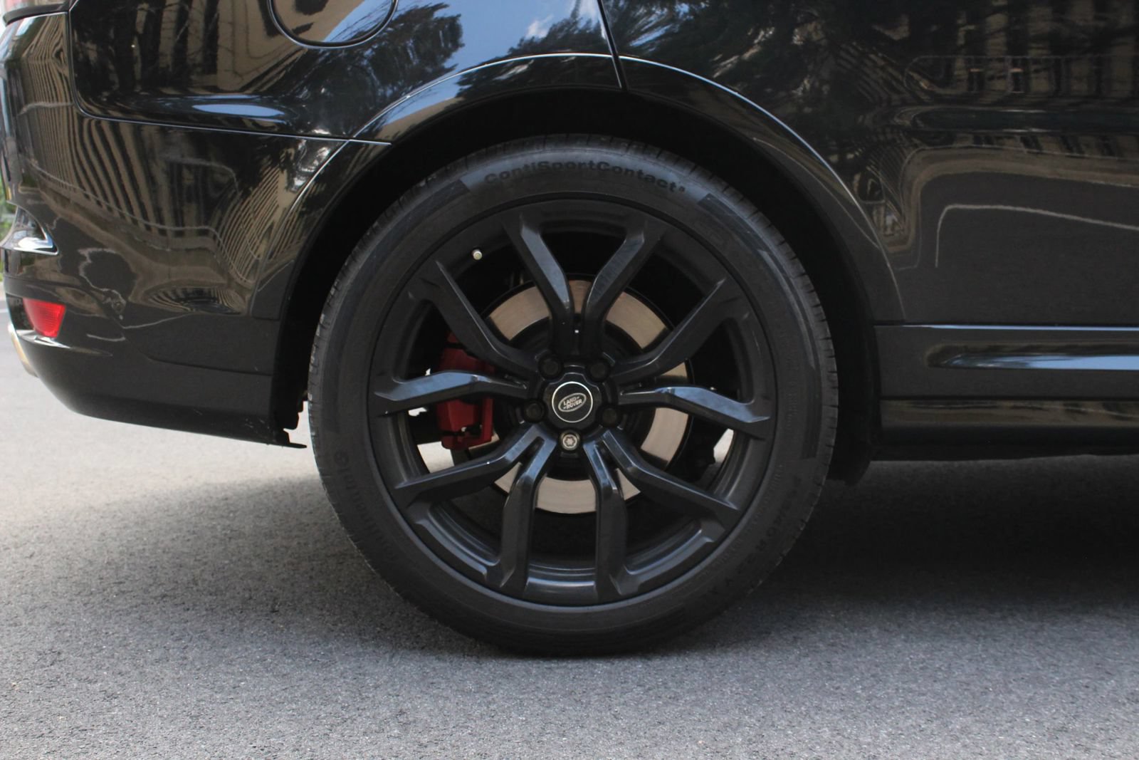 Used 2019 Land Rover Range Rover Sport SVR AWD/4WD image 5