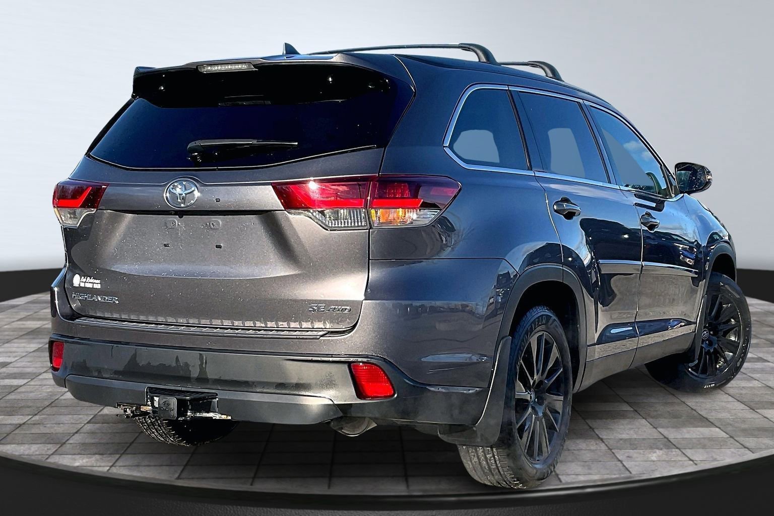 Used 2019 Toyota Highlander AWD V6 image 2