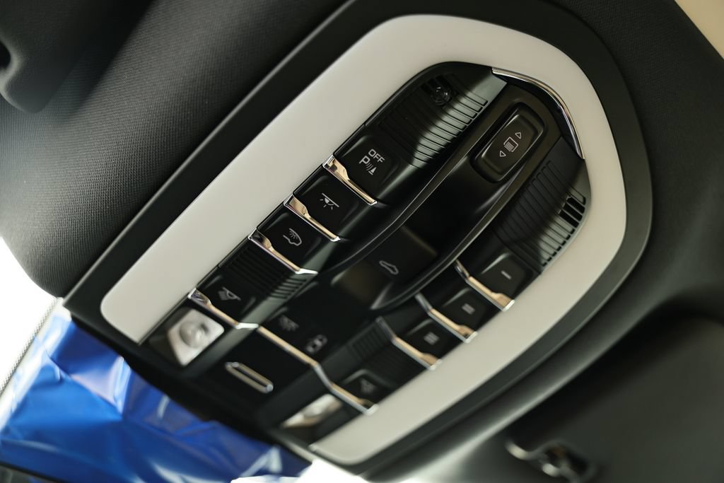New 2026 Porsche Macan AWD/4WD image 41