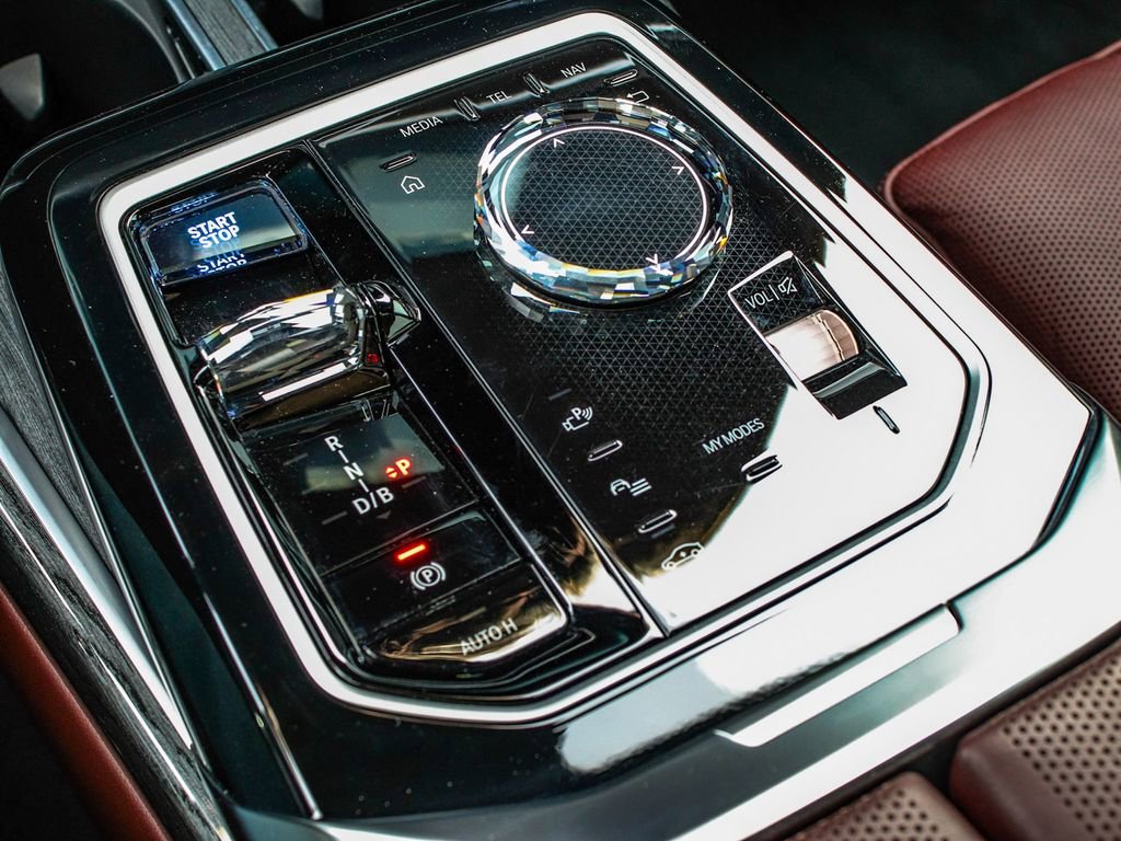 Used 2024 BMW i7 xDrive60 image 28