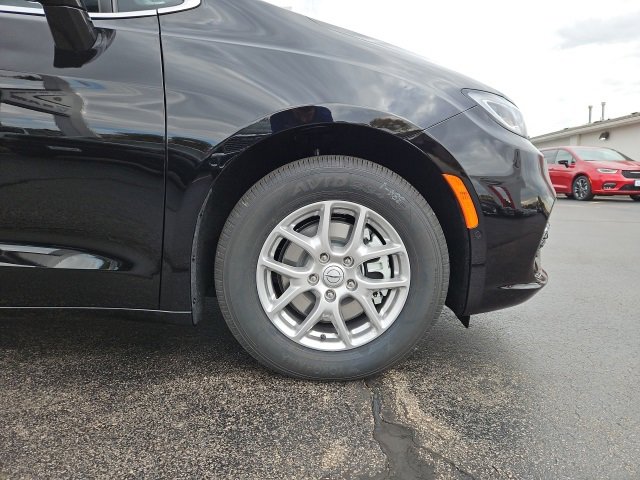 New 2026 Chrysler Pacifica Select image 15