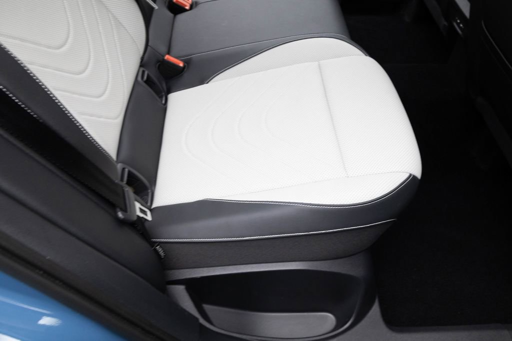 Used 2025 Volkswagen Tiguan SE image 28