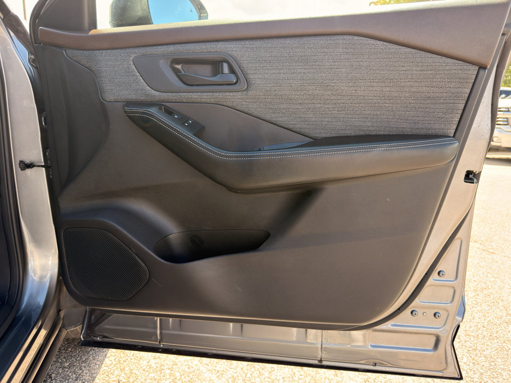 Used 2021 Nissan Rogue S AWD/4WD image 16