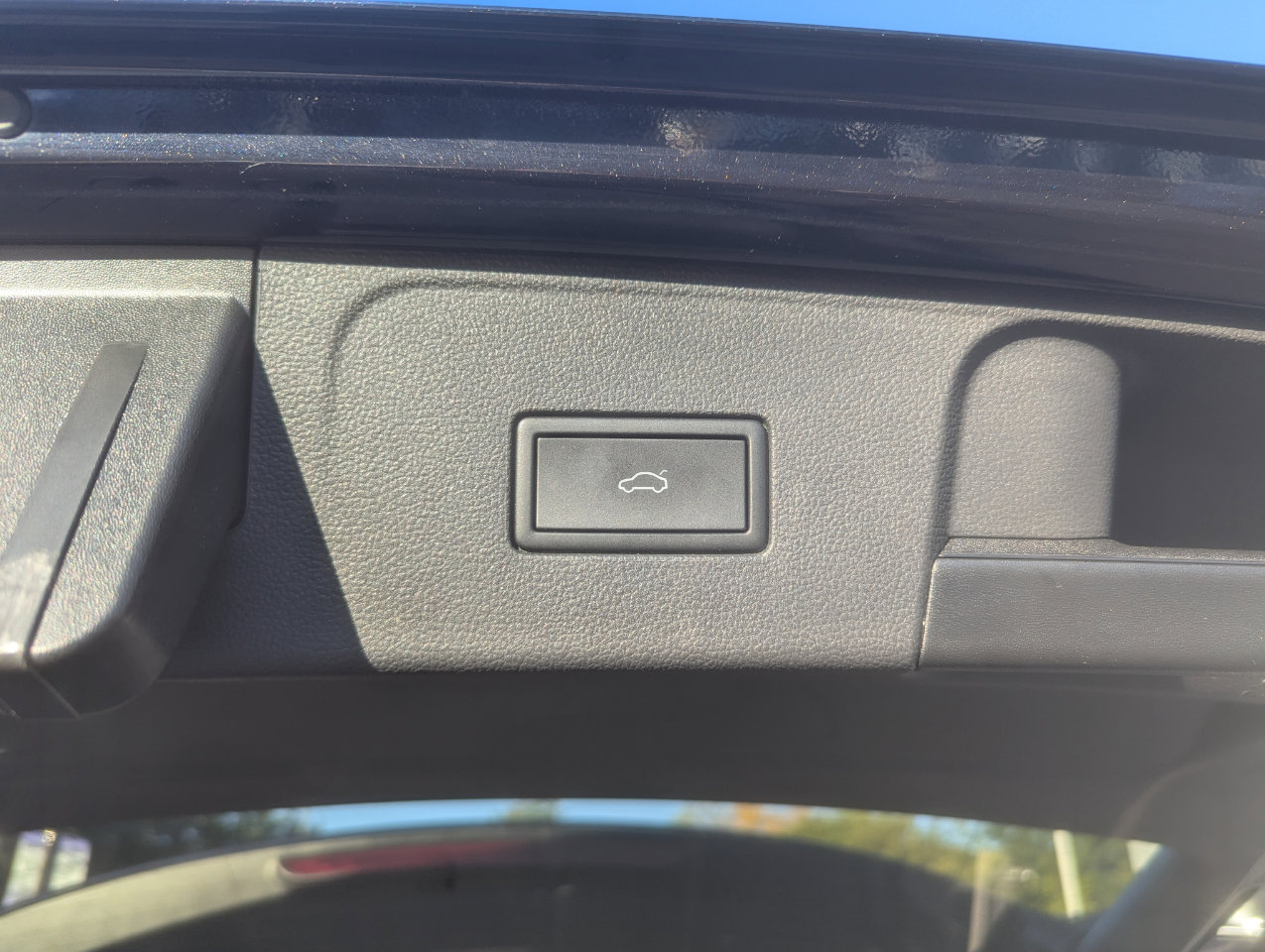 Used 2024 Volkswagen Atlas SE image 44