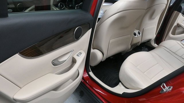 Used 2022 Mercedes-Benz GLC 300 4MATIC image 21
