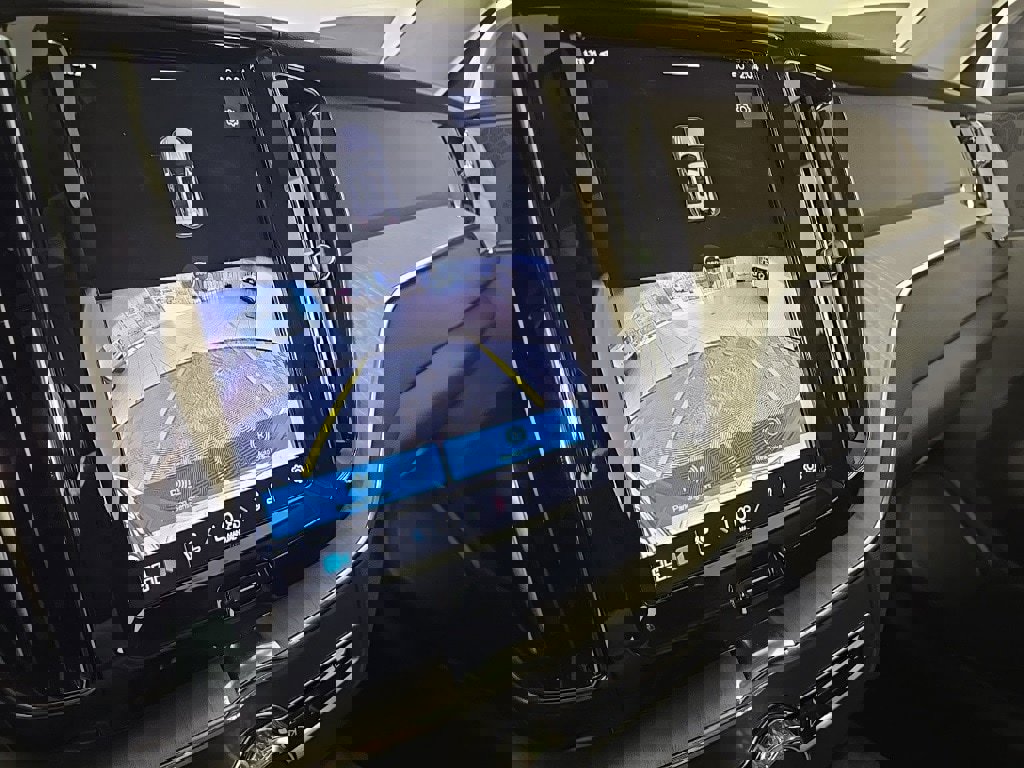 New 2025 Volvo XC60 B5 Plus w/ Protection Package Premier image 31