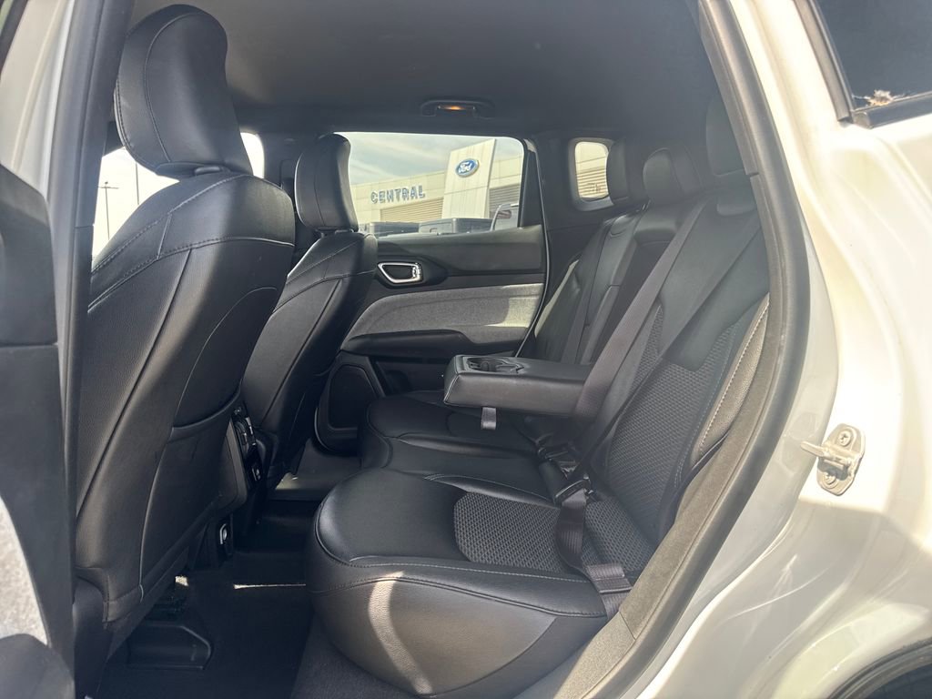 Used 2024 Jeep Compass Latitude AWD/4WD image 17