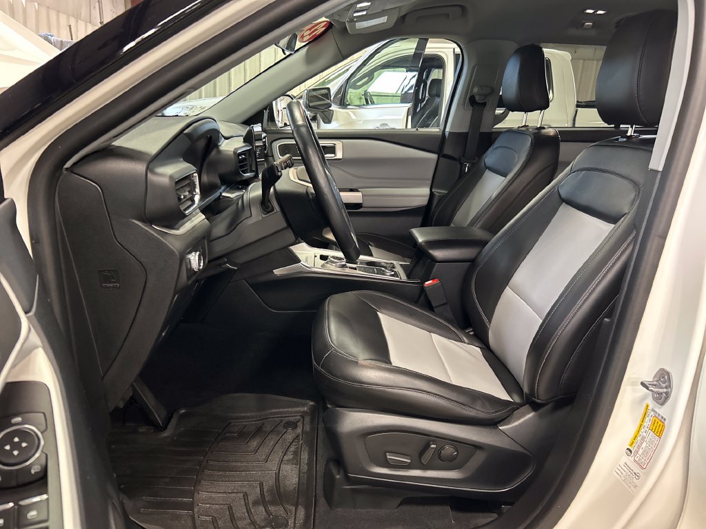 Used 2022 Ford Explorer XLT w/ Equipment Group 202A AWD/4WD image 14