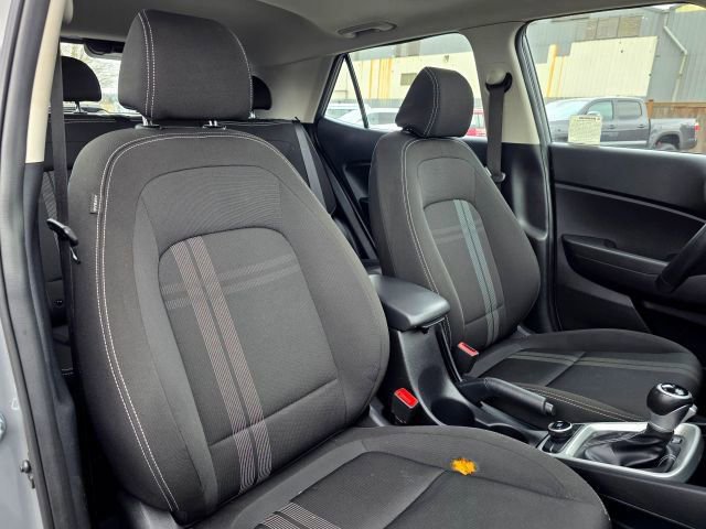 Used 2022 Hyundai Venue SEL FWD image 30