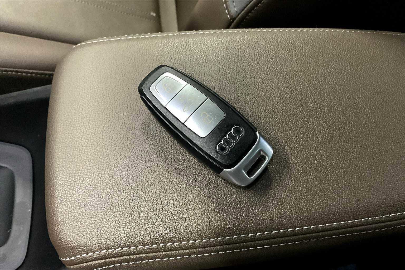 Certified 2023 Audi Q4 e-tron Prestige w/ Black Optic Package image 13