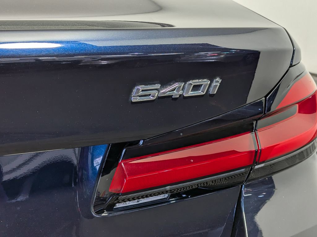 Used 2021 BMW 540i xDrive w/ M Sport Package image 9
