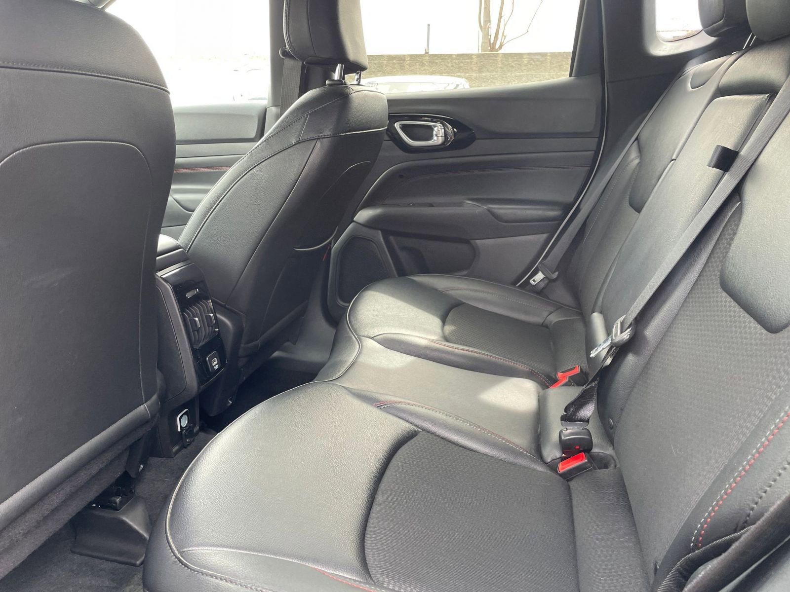 Used 2025 Jeep Compass Trailhawk AWD/4WD image 24