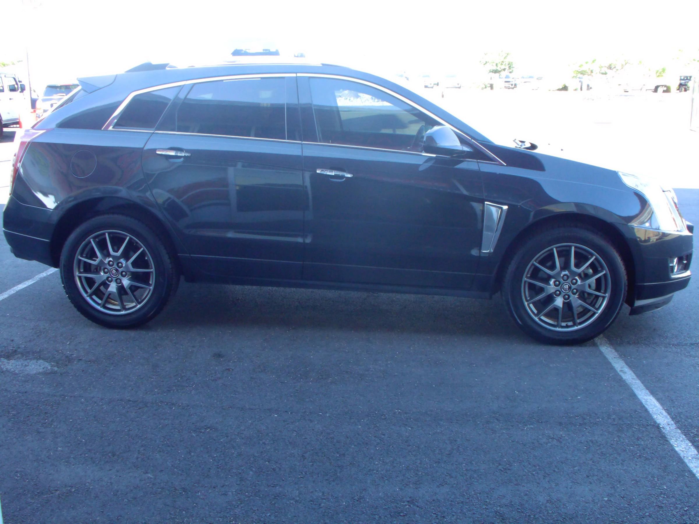 Used 2016 Cadillac SRX Performance w/ Midnight Edition Package FWD image 5
