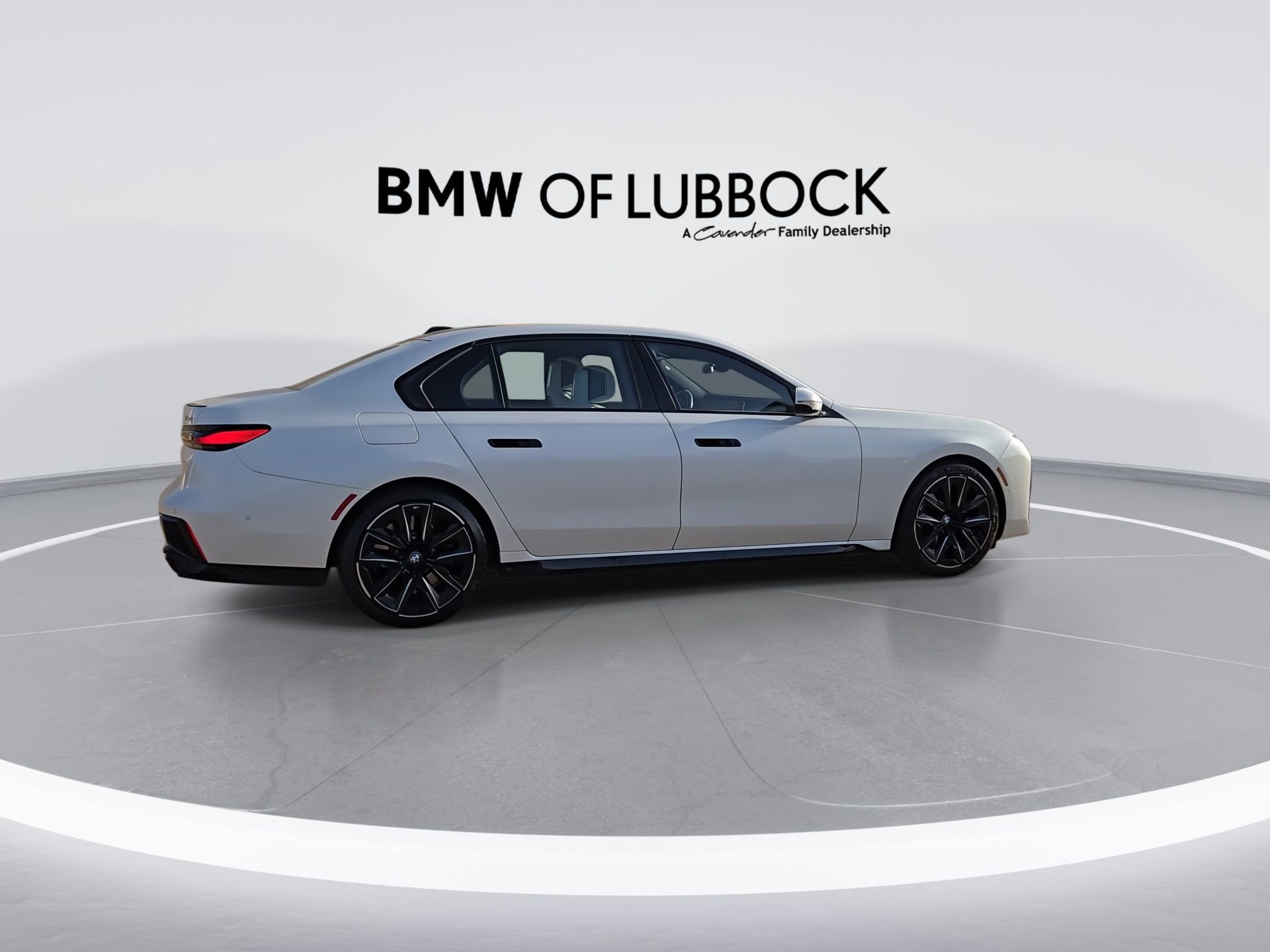 Used 2023 BMW 760i xDrive w/ Executive Package image 8