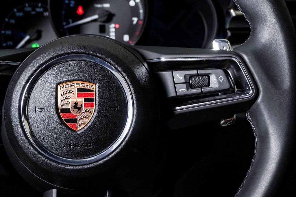 Certified 2025 Porsche Macan image 19