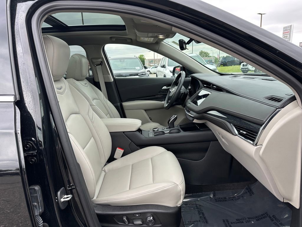 Used 2023 Cadillac XT4 Premium Luxury w/ Enhanced Visibility Package AWD/4WD image 21