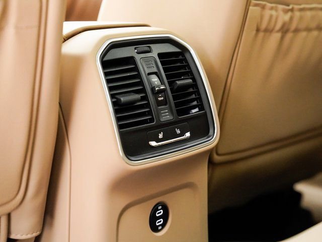 Certified 2025 Porsche Macan image 27