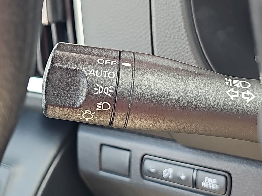 Used 2025 Nissan Frontier SV image 28